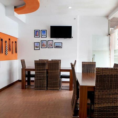 Reddoorz Syariah Near Btc Fashion Mall Бандунг Экстерьер фото