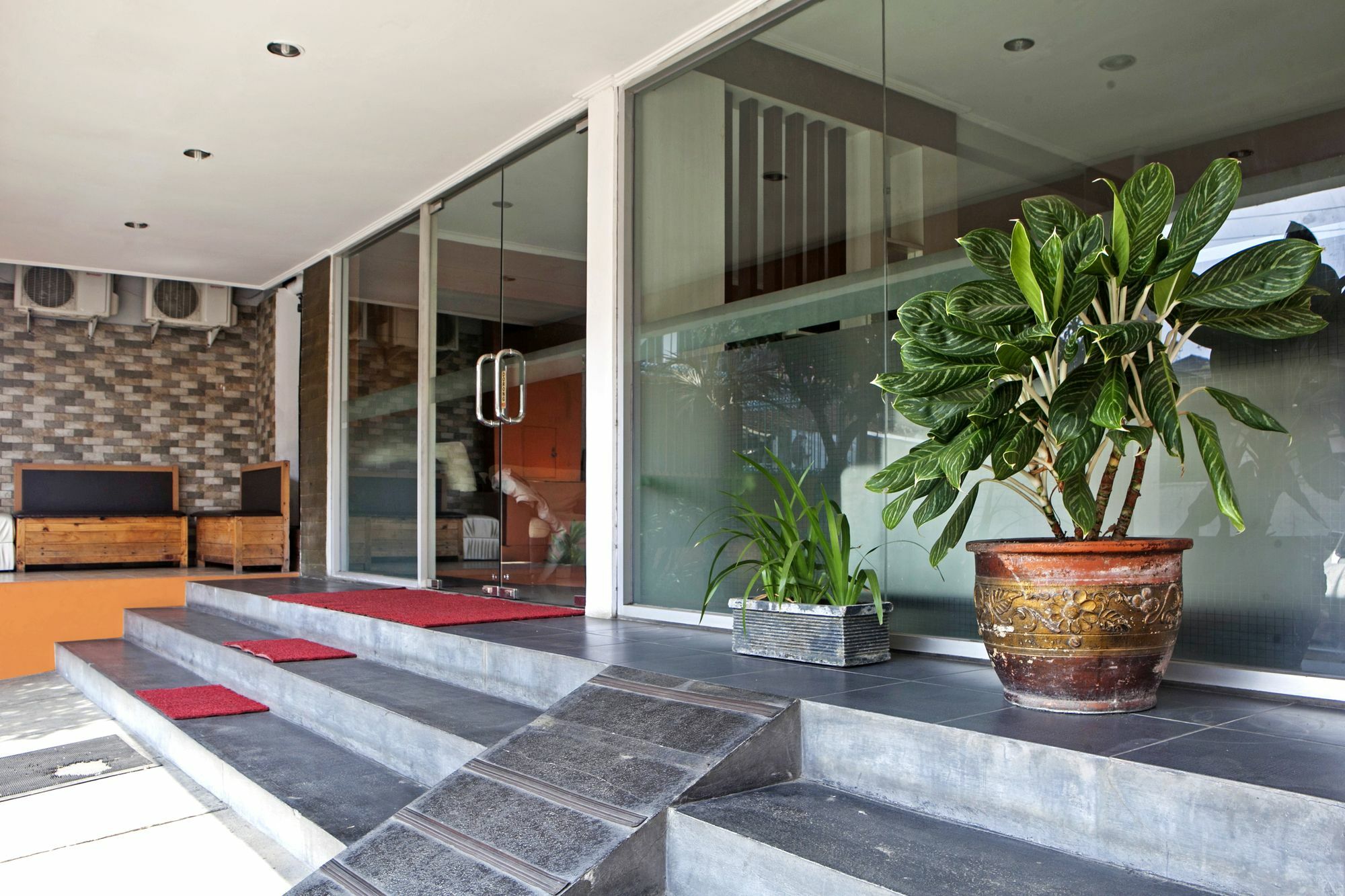 Reddoorz Syariah Near Btc Fashion Mall Бандунг Экстерьер фото